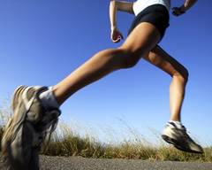 Joggingul in adidasi, mai periculos pentru articulatii decat cel in picioarele goale