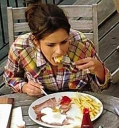 Dieta lui Cheryl Cole: cartofi, sunca si oua prajite