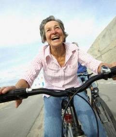 Mersul pe bicicleta intinereste femeile cu 16 ani