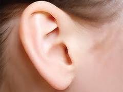 Cum sa iti cureti urechile in mod corect