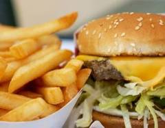 Poti sa mananci de la fast food fara sa te ingrasi?