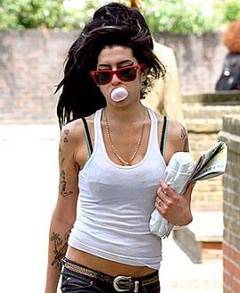 Amy Winehouse tine dieta de ingrasare