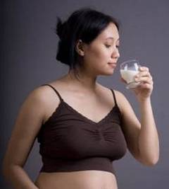 Gravidele care beau lapte isi feresc copilul de scleroza multipla