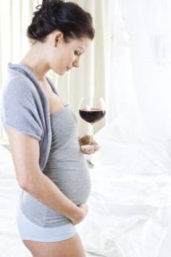 Consumul de alcool in timpul sarcinii dubleaza riscul de depresie al copilului