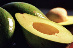 Fructele de avocado contin aproape 20 de vitamine