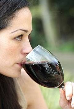 Vinul rosu previne cariile