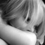 Copiii abuzati ajung sa sufere de cancer, mai ales baietii