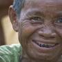 Leac pentru greturile matinale, in Cambodgia: mestecatul tutunului
